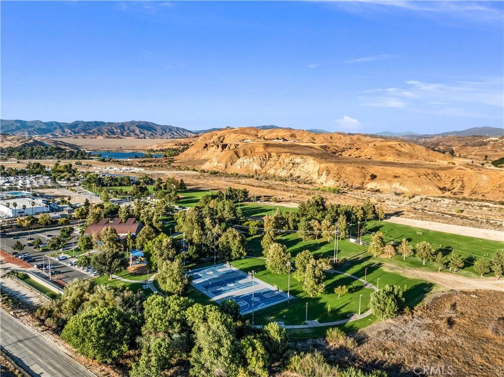 Image 32 of property listing at 27919 Bridlewood, Castaic, CA 91384