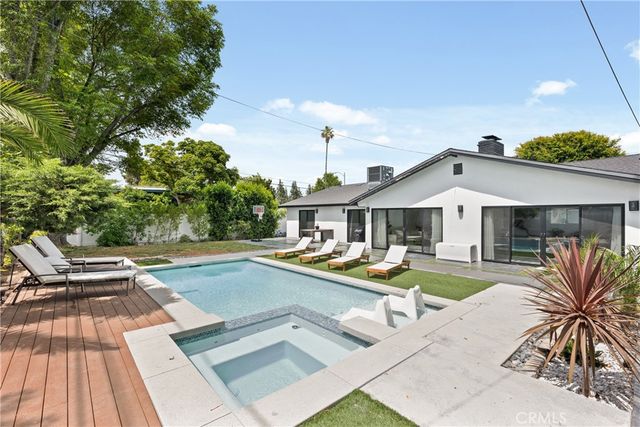 4755 Degovia Avenue, Woodland Hills, CA 91364