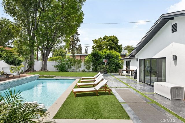 4755 Degovia Avenue, Woodland Hills, CA 91364