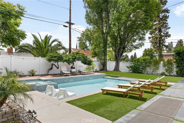 4755 Degovia Avenue, Woodland Hills, CA 91364
