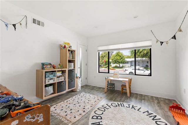 4755 Degovia Avenue, Woodland Hills, CA 91364