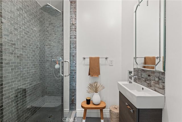 4755 Degovia Avenue, Woodland Hills, CA 91364