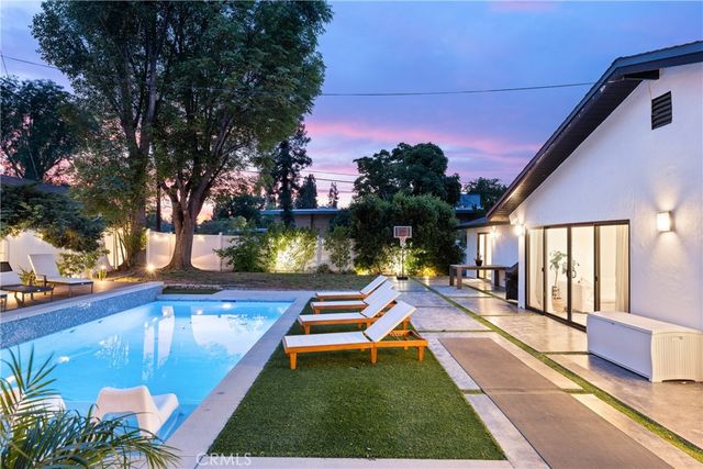 4755 Degovia Avenue, Woodland Hills, CA 91364