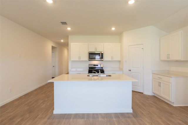 224 Las Lomas DR, San Marcos, TX 78666