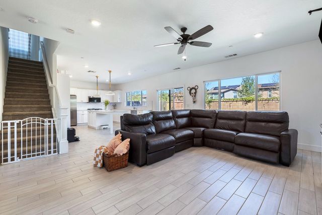 246 Huntington Avenue S, Madera, CA 93636