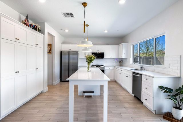 246 Huntington Avenue S, Madera, CA 93636