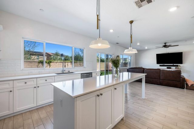 246 Huntington Avenue S, Madera, CA 93636