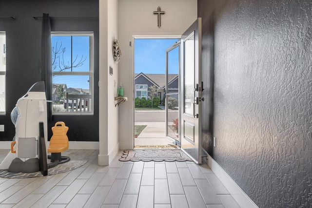 246 Huntington Avenue S, Madera, CA 93636