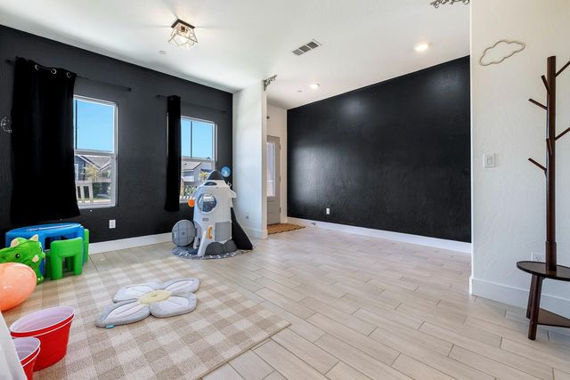 246 Huntington Avenue S, Madera, CA 93636