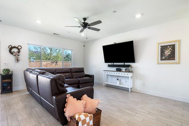 246 Huntington Avenue S, Madera, CA 93636