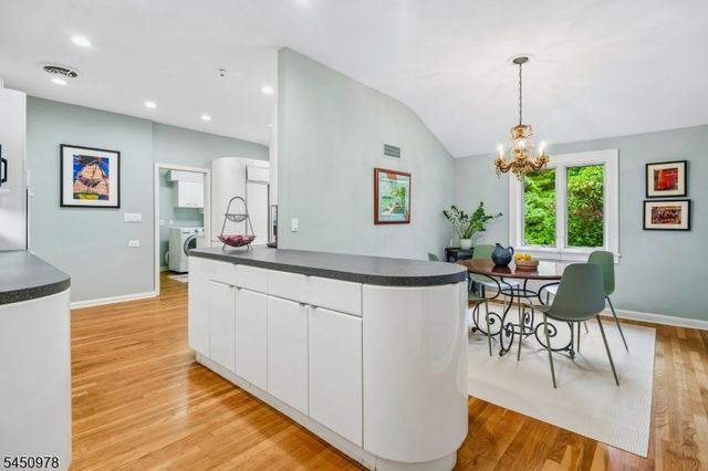 200 Crestwood Dr, South Orange Village Twp., NJ 07079