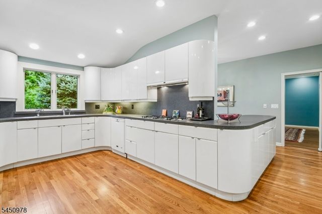 200 Crestwood Dr, South Orange Village Twp., NJ 07079
