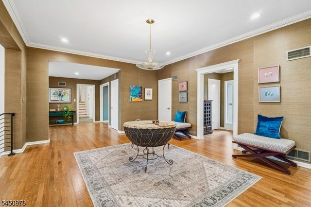 200 Crestwood Dr, South Orange Village Twp., NJ 07079