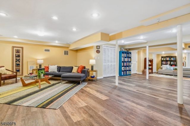 200 Crestwood Dr, South Orange Village Twp., NJ 07079