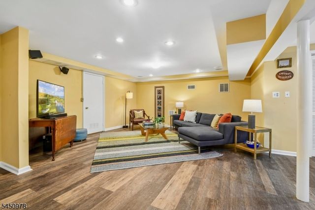 200 Crestwood Dr, South Orange Village Twp., NJ 07079