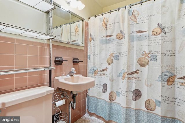 1809 NEW HOPE ST, Norristown, PA 19401