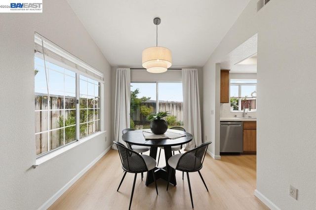 1379 Chateau Cmn, Livermore, CA 94550