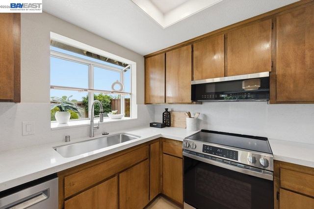 1379 Chateau Cmn, Livermore, CA 94550