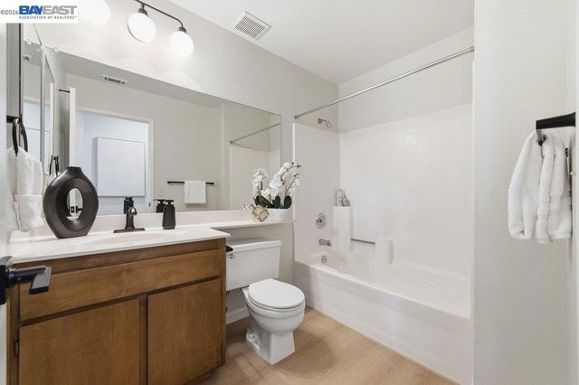 1379 Chateau Cmn, Livermore, CA 94550