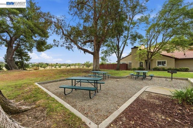 1379 Chateau Cmn, Livermore, CA 94550