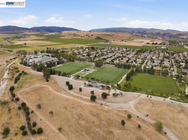 1379 Chateau Cmn, Livermore, CA 94550