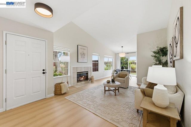 1379 Chateau Cmn, Livermore, CA 94550