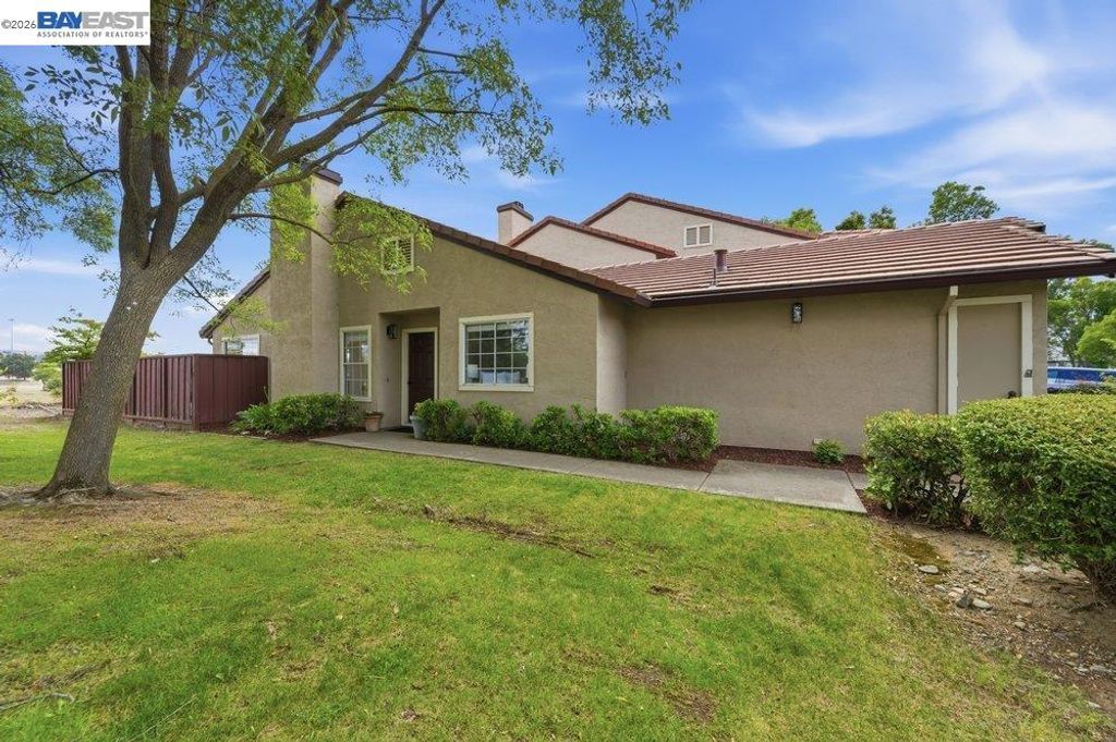 1379 Chateau Cmn, Livermore, CA 94550