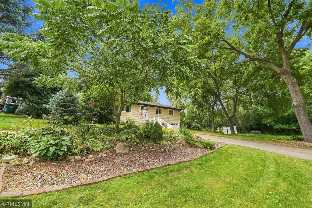 13240 Dahlgren Road, Minnetonka, MN 55305 — exterior