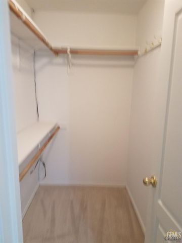 9820 Battersea Park Drive, Bakersfield, CA 93312