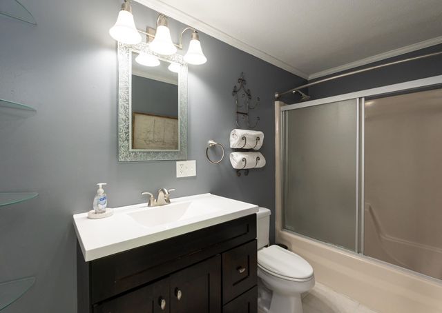 39 Derryfield Court, Manchester, NH 03104