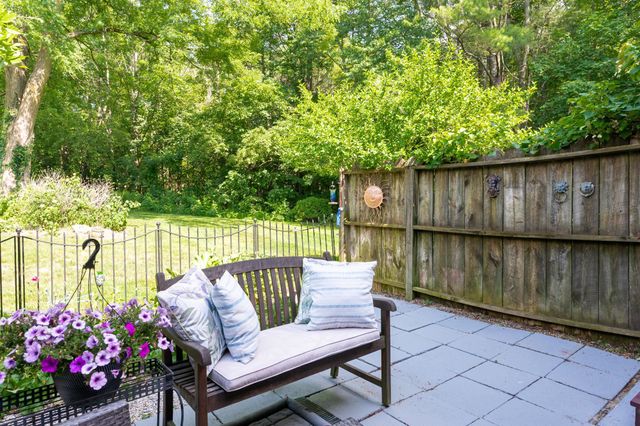 39 Derryfield Court, Manchester, NH 03104