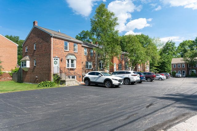 39 Derryfield Court, Manchester, NH 03104