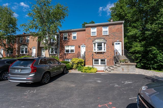 39 Derryfield Court, Manchester, NH 03104