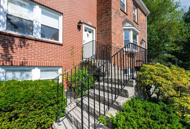 39 Derryfield Court, Manchester, NH 03104