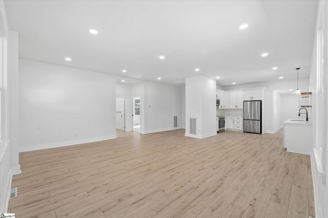 20 4th Avenue, Greenville, SC 29611