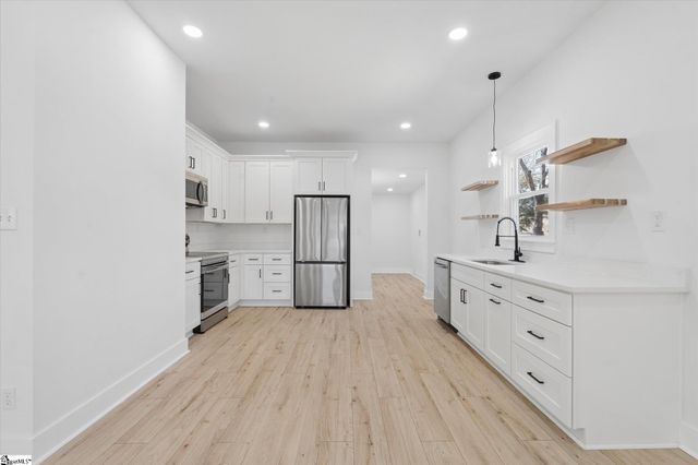 20 4th Avenue, Greenville, SC 29611