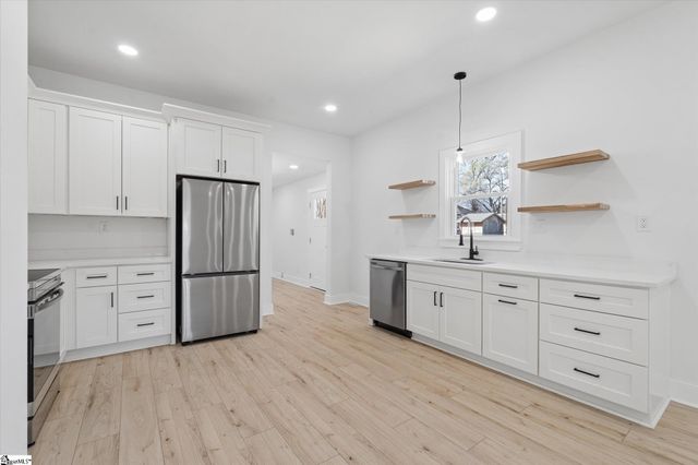 20 4th Avenue, Greenville, SC 29611