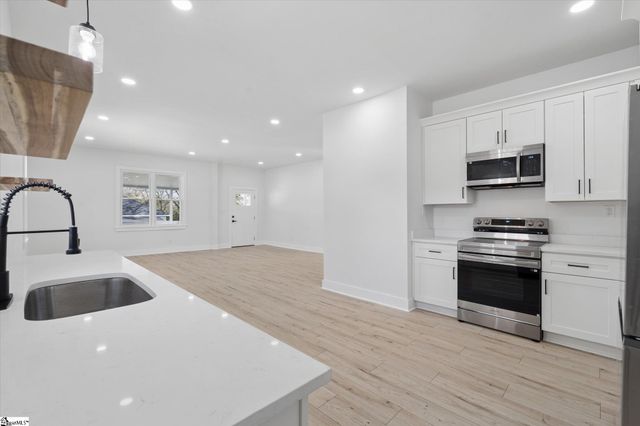 20 4th Avenue, Greenville, SC 29611