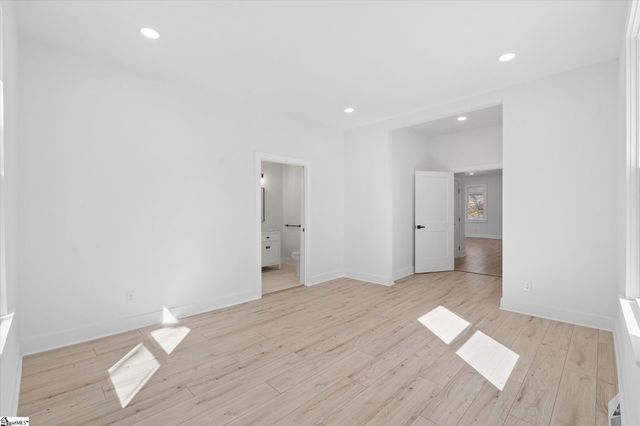 20 4th Avenue, Greenville, SC 29611