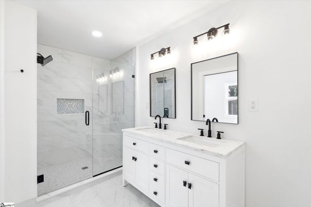 20 4th Avenue, Greenville, SC 29611