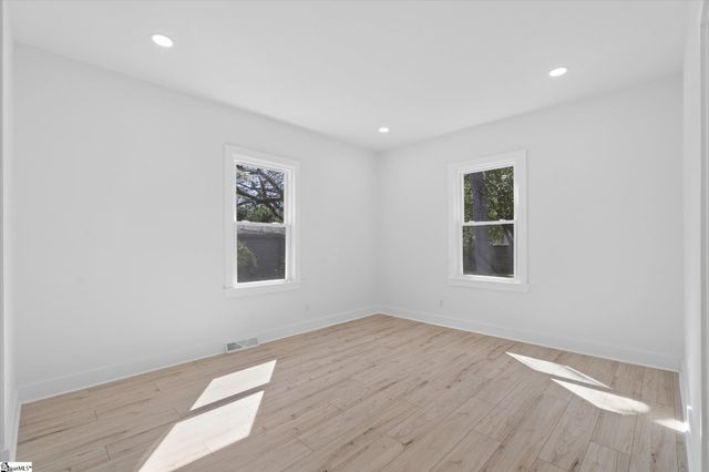 20 4th Avenue, Greenville, SC 29611