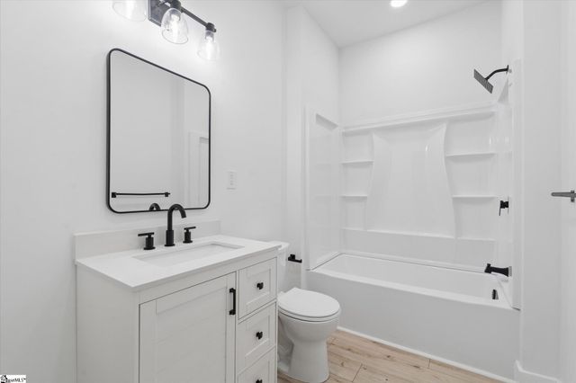 20 4th Avenue, Greenville, SC 29611