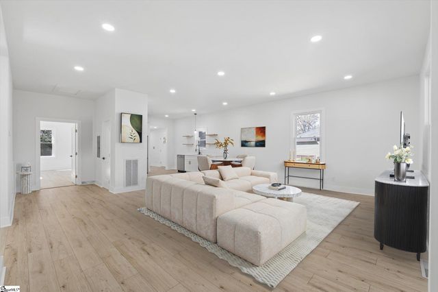 20 4th Avenue, Greenville, SC 29611