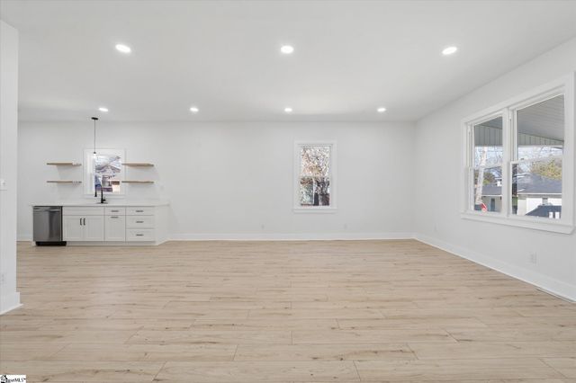 20 4th Avenue, Greenville, SC 29611