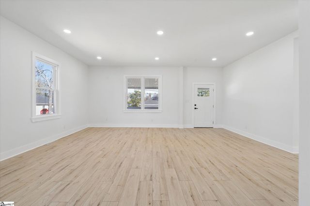 20 4th Avenue, Greenville, SC 29611