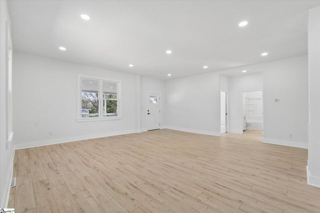 20 4th Avenue, Greenville, SC 29611