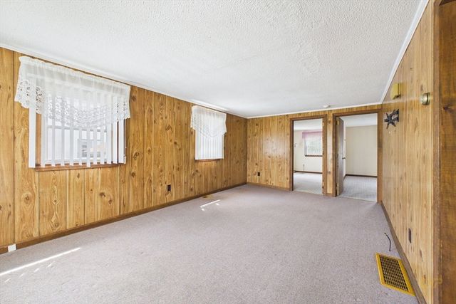 15 Transit St, New Bedford, MA 02740