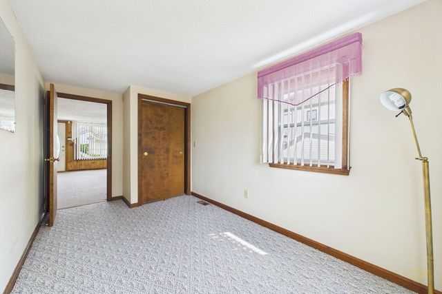 15 Transit St, New Bedford, MA 02740