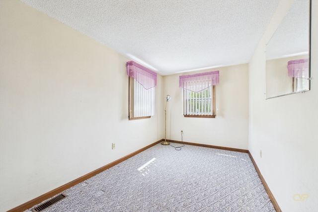 15 Transit St, New Bedford, MA 02740