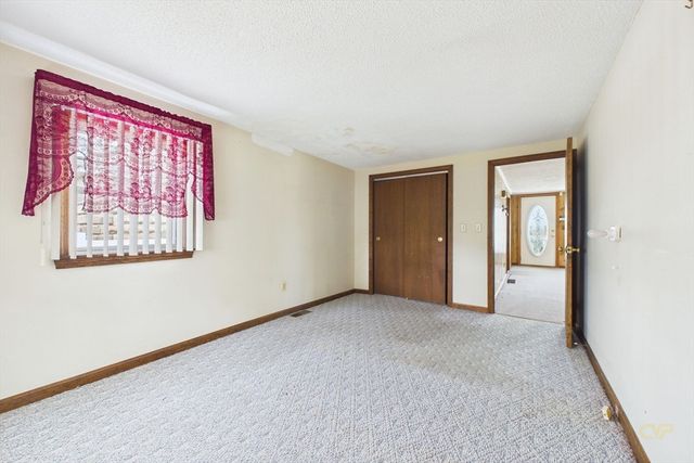 15 Transit St, New Bedford, MA 02740